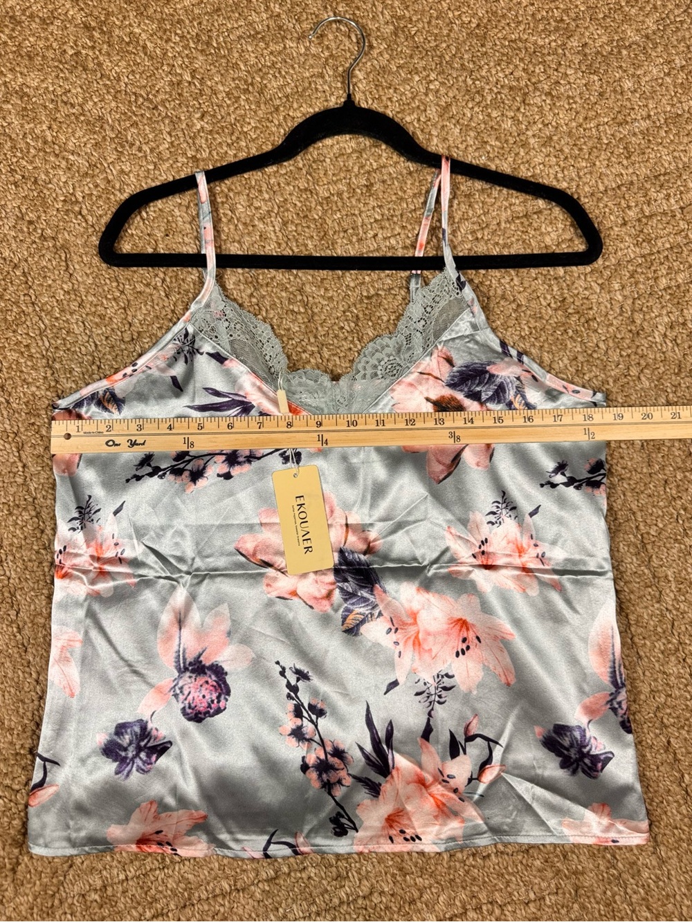 ✨ NWT Ekouaer Satin Floral & Lace Camisole Tank Top ✨ New with tags 🏷️